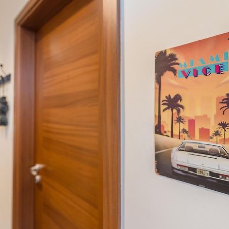 Miami Vice Apartment With Balcony Budapest Bagian luar foto