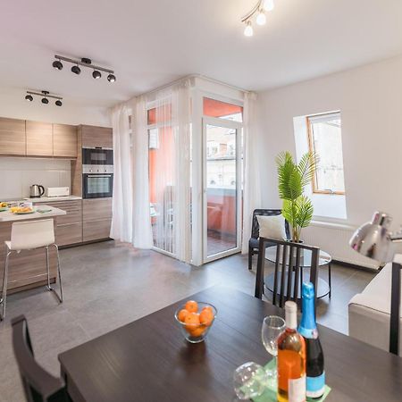 Miami Vice Apartment With Balcony Budapest Bagian luar foto