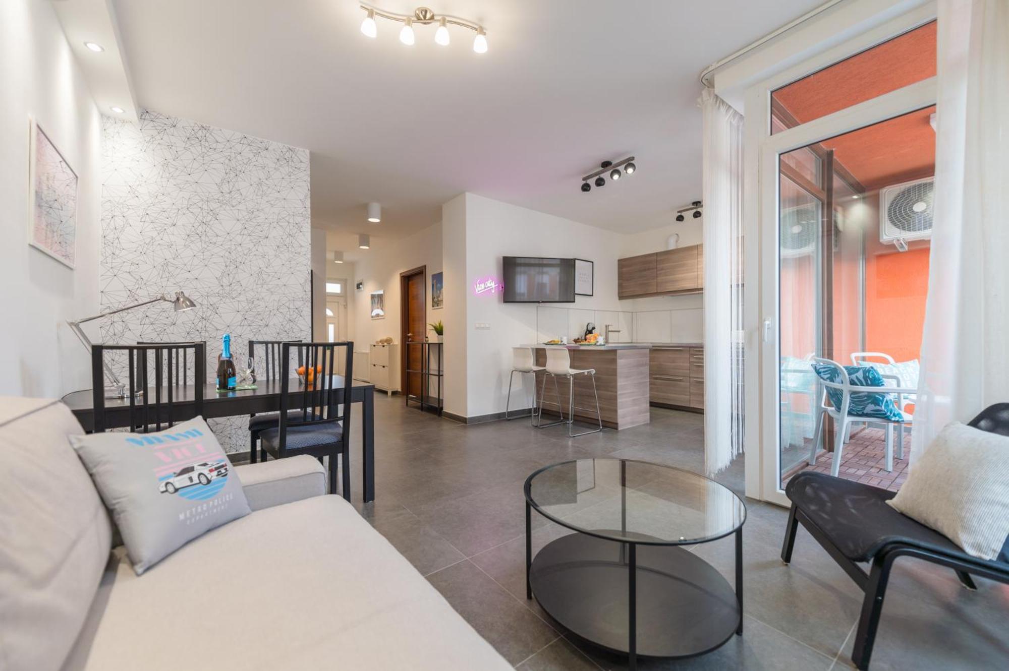 Miami Vice Apartment With Balcony Budapest Bagian luar foto