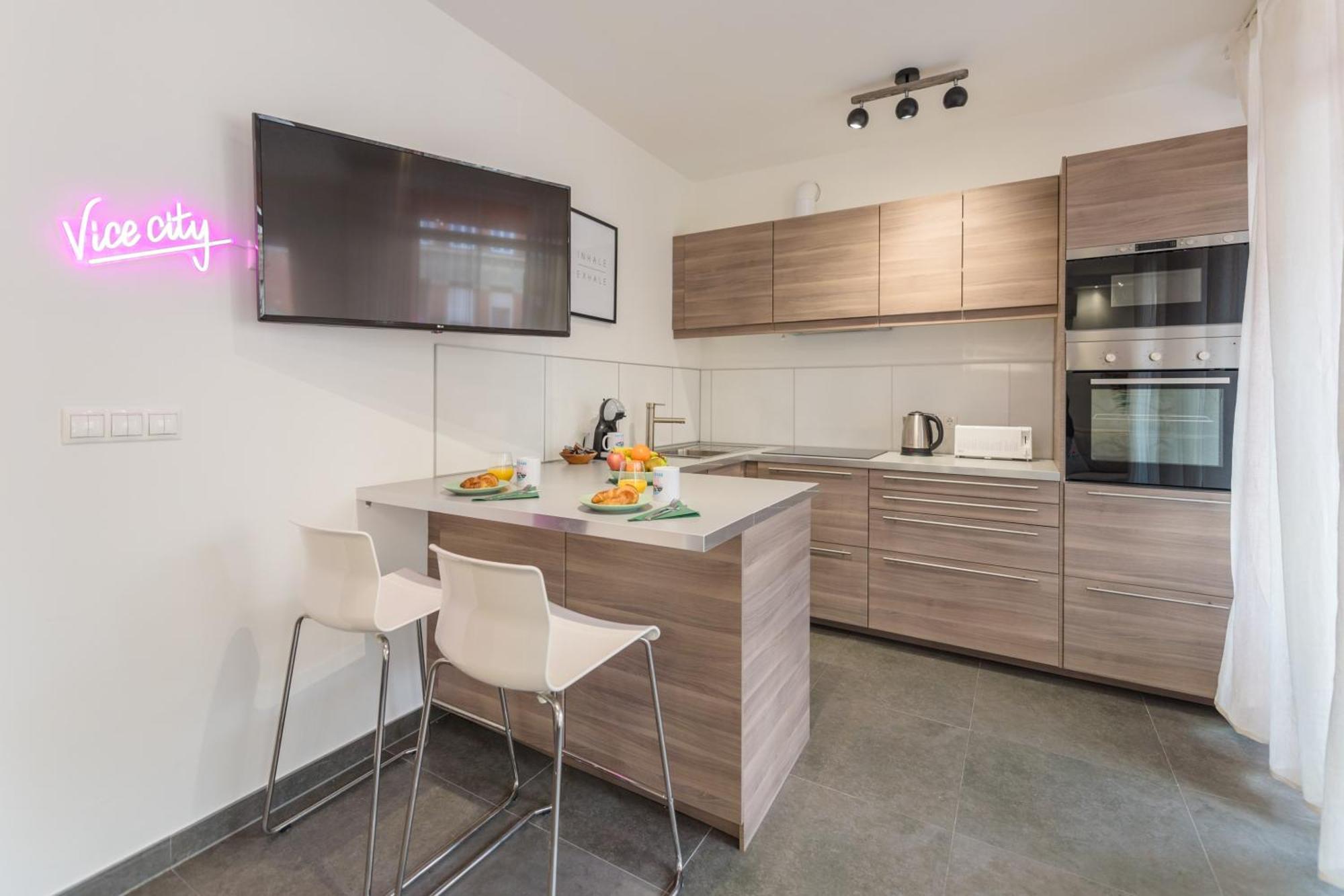 Miami Vice Apartment With Balcony Budapest Bagian luar foto