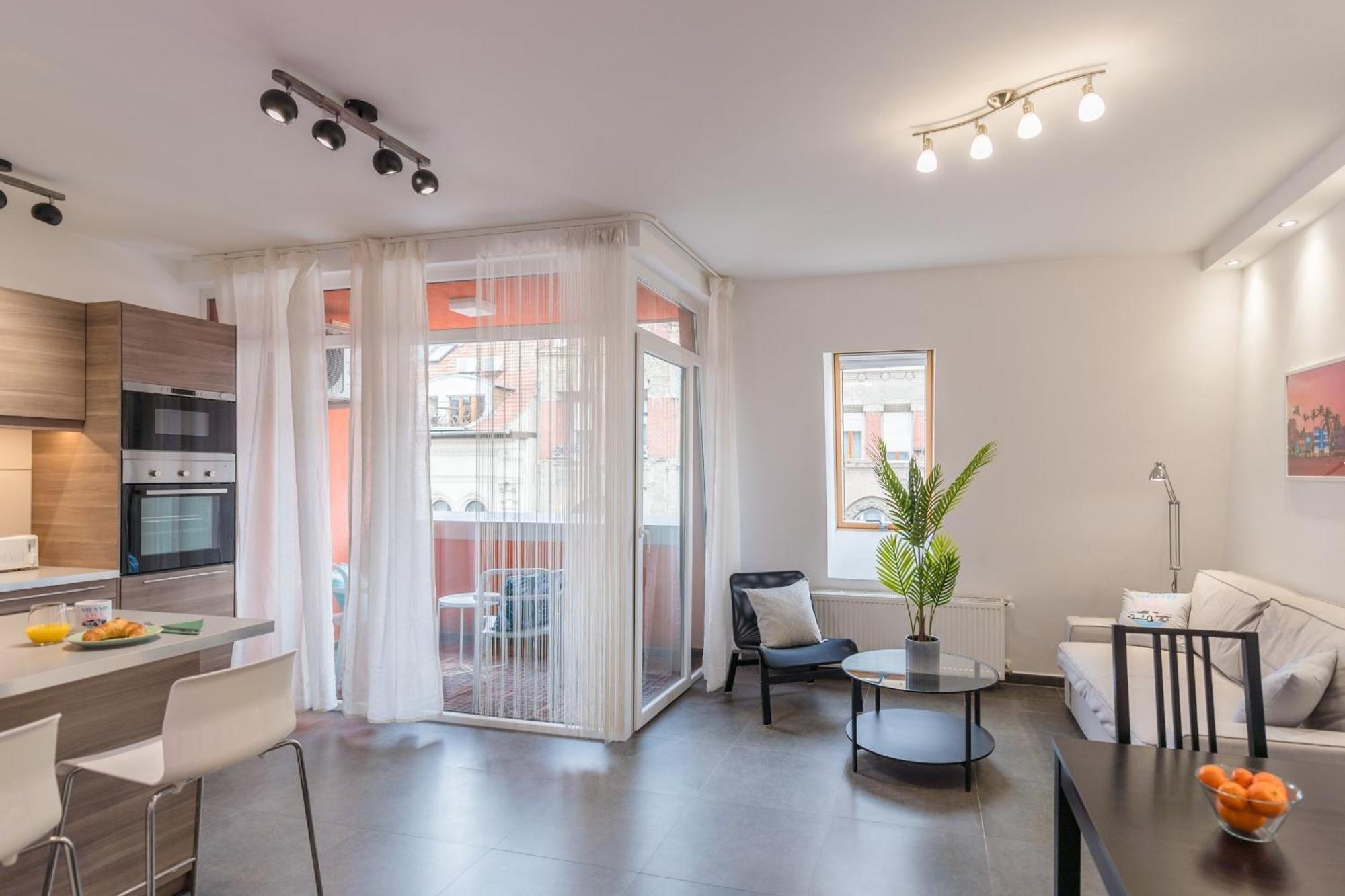 Miami Vice Apartment With Balcony Budapest Bagian luar foto
