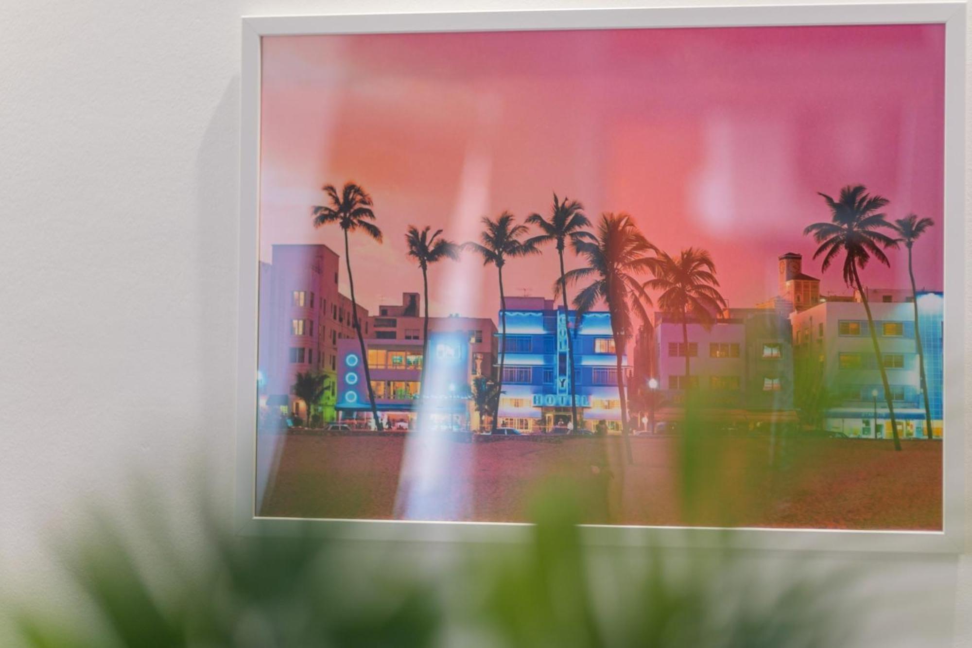 Miami Vice Apartment With Balcony Budapest Bagian luar foto