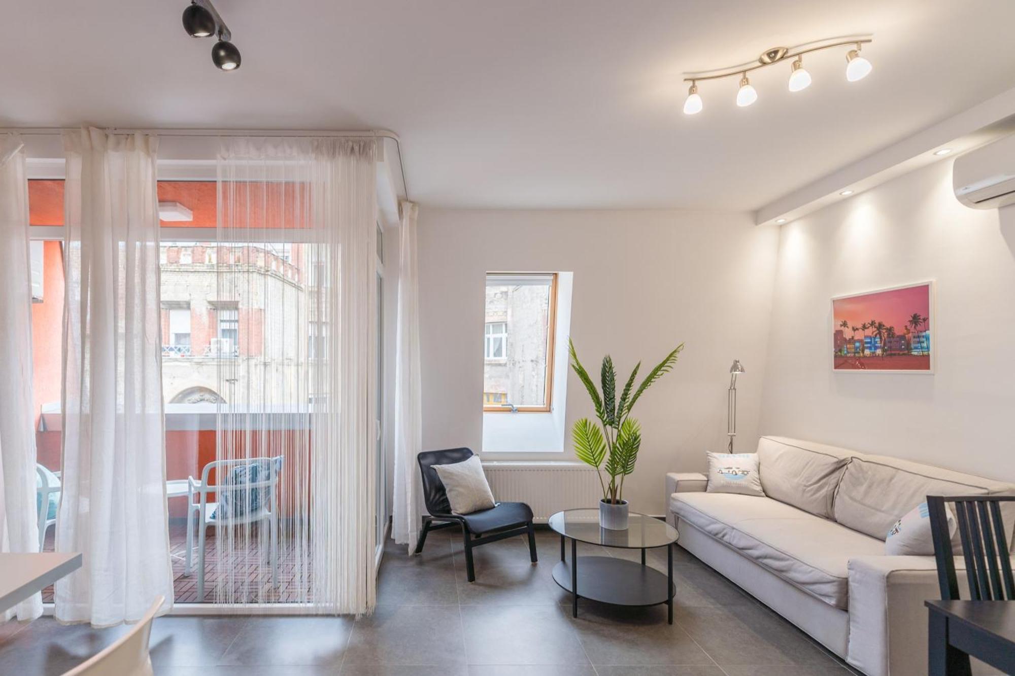 Miami Vice Apartment With Balcony Budapest Bagian luar foto