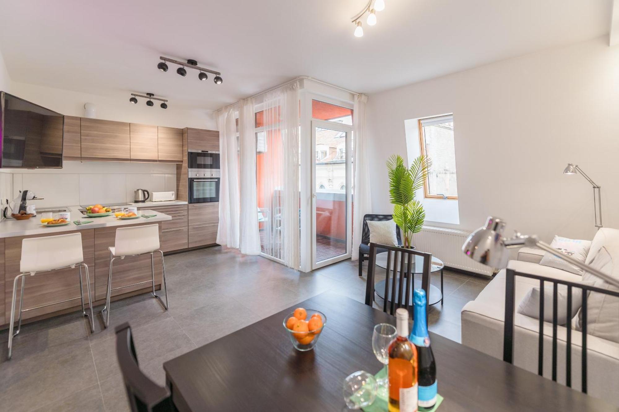 Miami Vice Apartment With Balcony Budapest Bagian luar foto