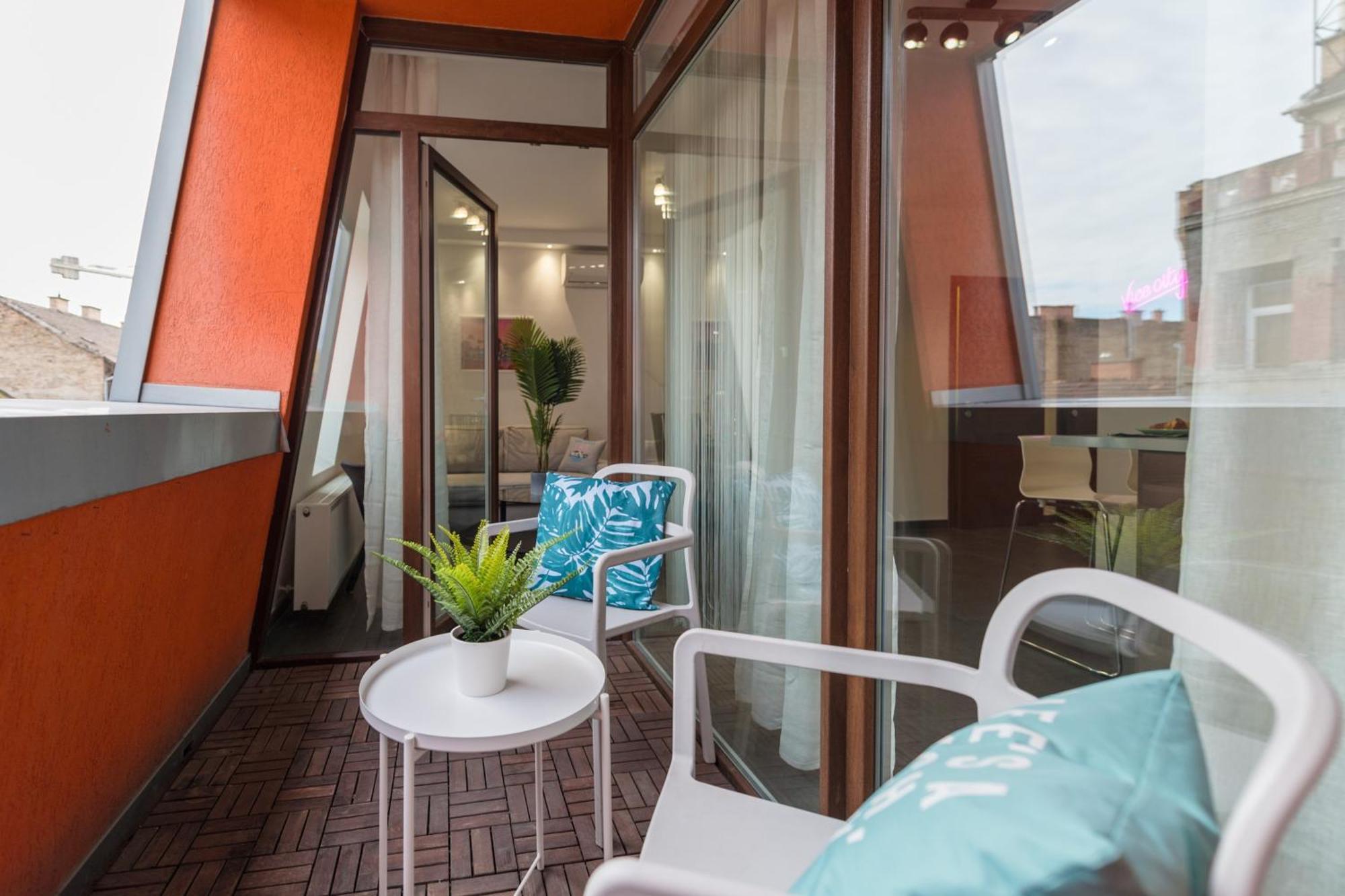 Miami Vice Apartment With Balcony Budapest Bagian luar foto