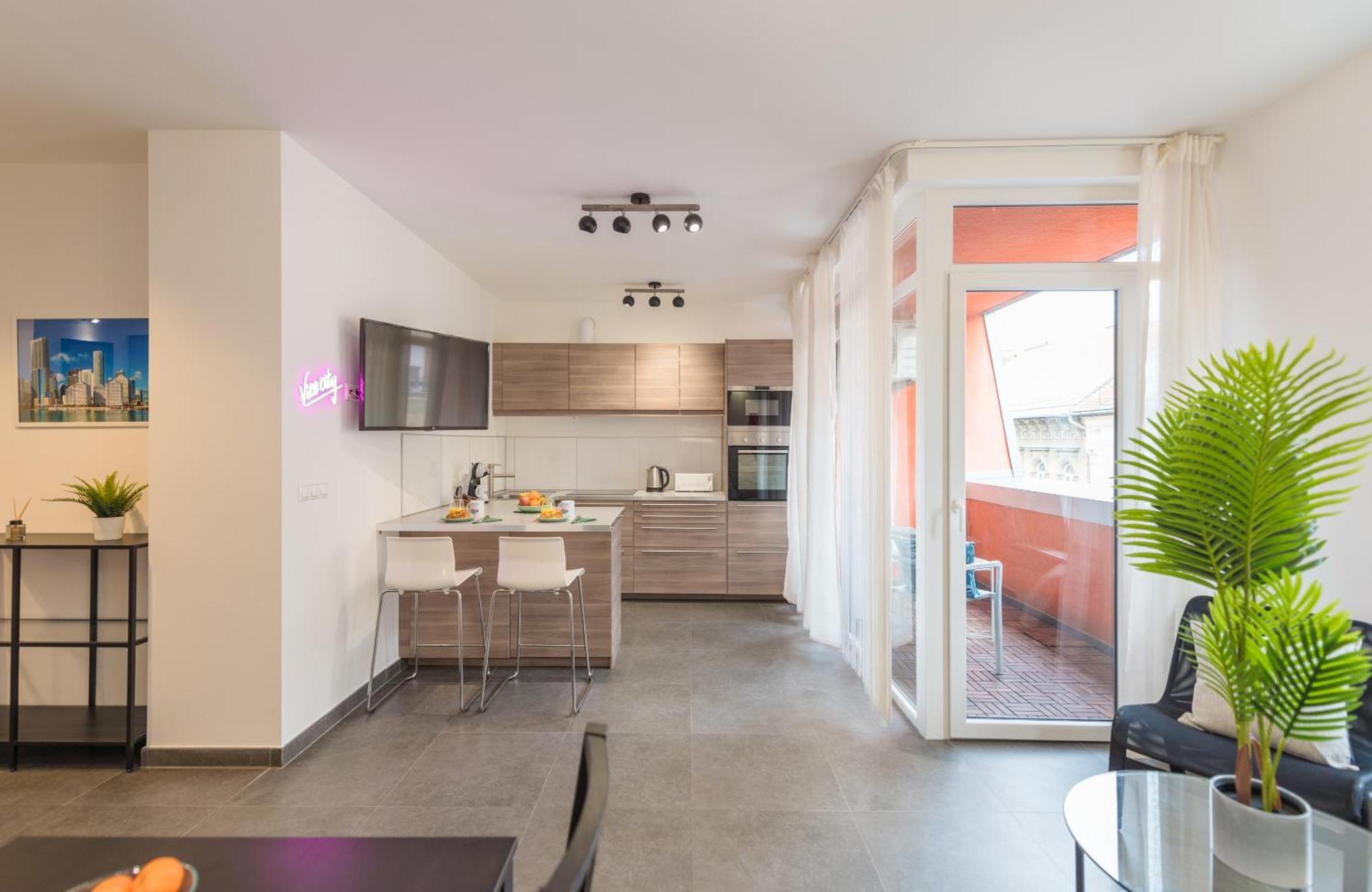 Miami Vice Apartment With Balcony Budapest Bagian luar foto