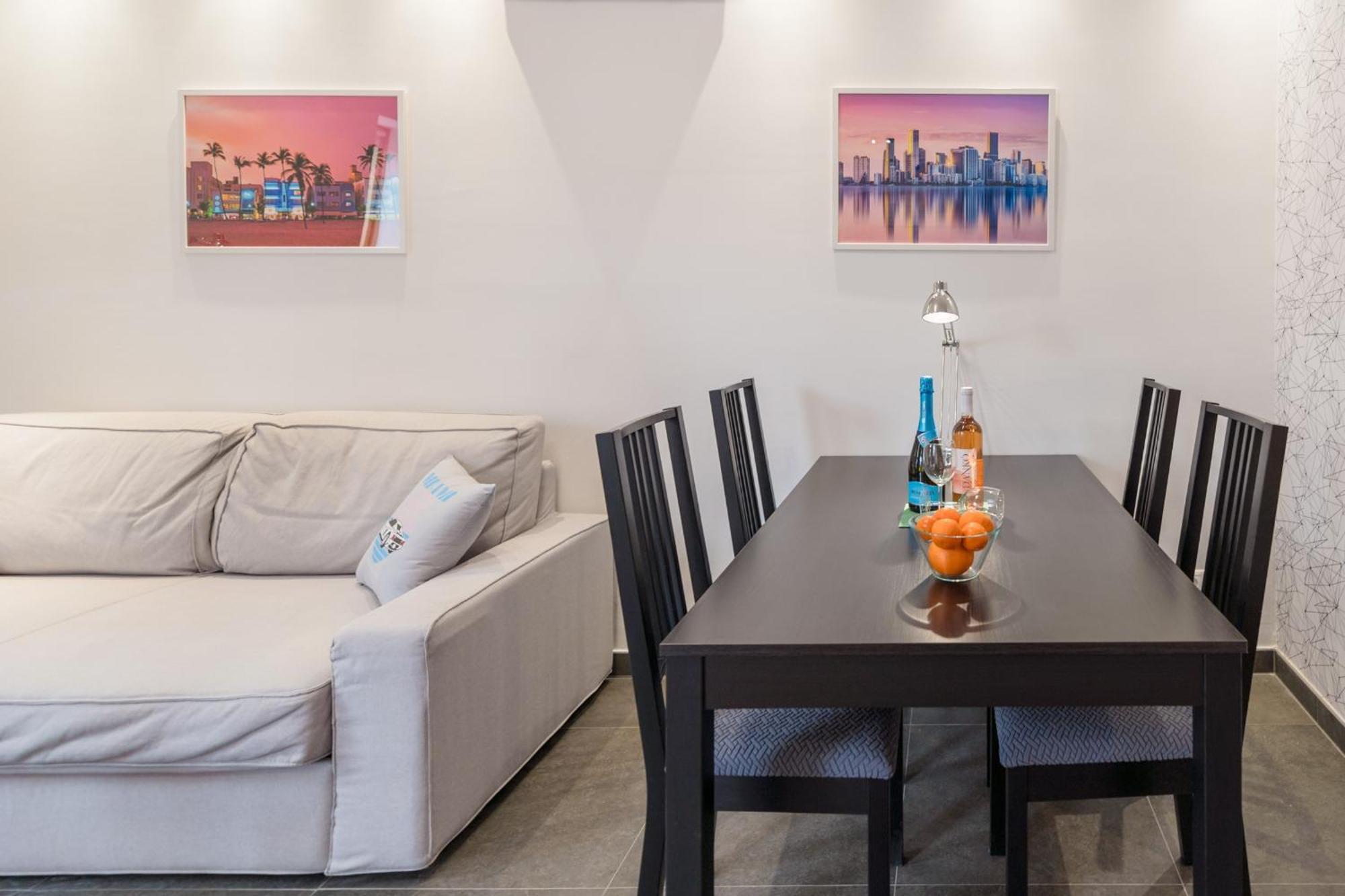 Miami Vice Apartment With Balcony Budapest Bagian luar foto
