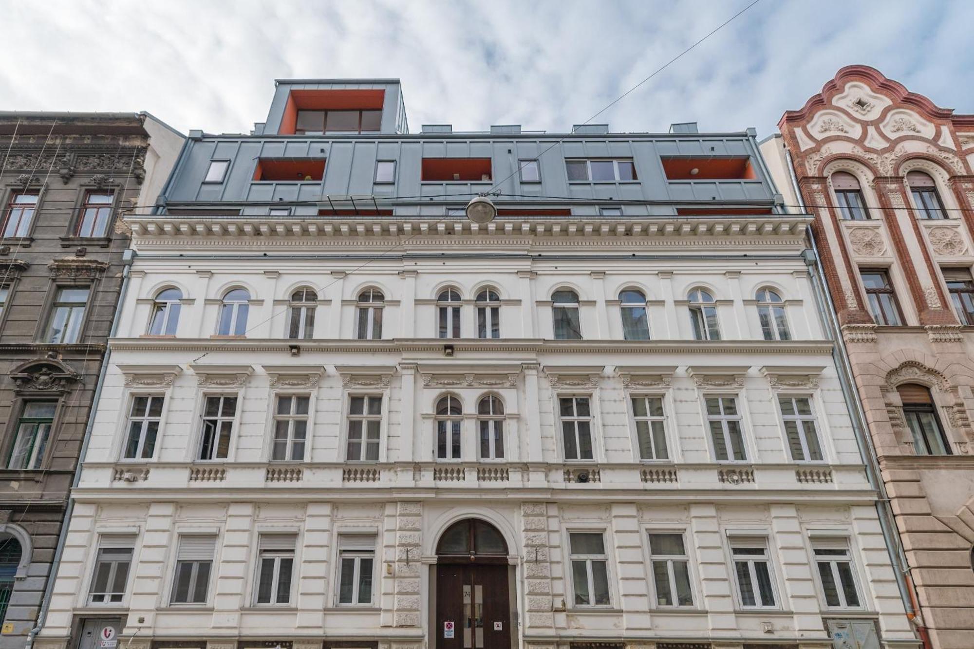Miami Vice Apartment With Balcony Budapest Bagian luar foto